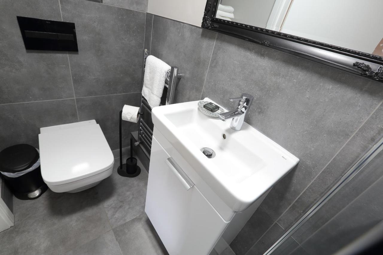 Declaration Suite Rhyl Esterno foto